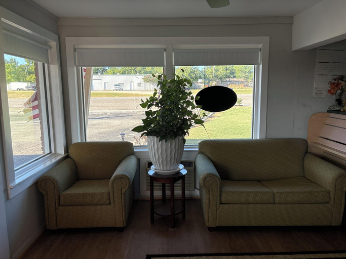 Public Area, Budget Inn, Montague