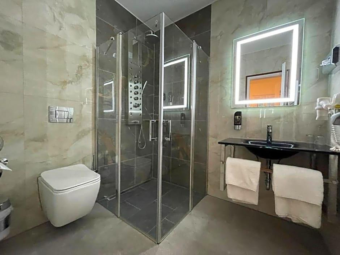 Bathroom 5, Hotel Deutsches Haus, Bad Kissingen