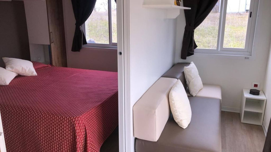 Bedroom 2, In Country Luxury Lodges, Macerata