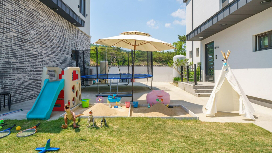 Family & Kids 5, Gyeongju Blibli Poolvilla, Gyeongju