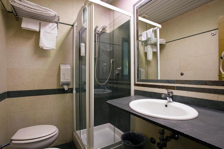 Bathroom 3, Dipendenza Hotel Bellavista, Rome