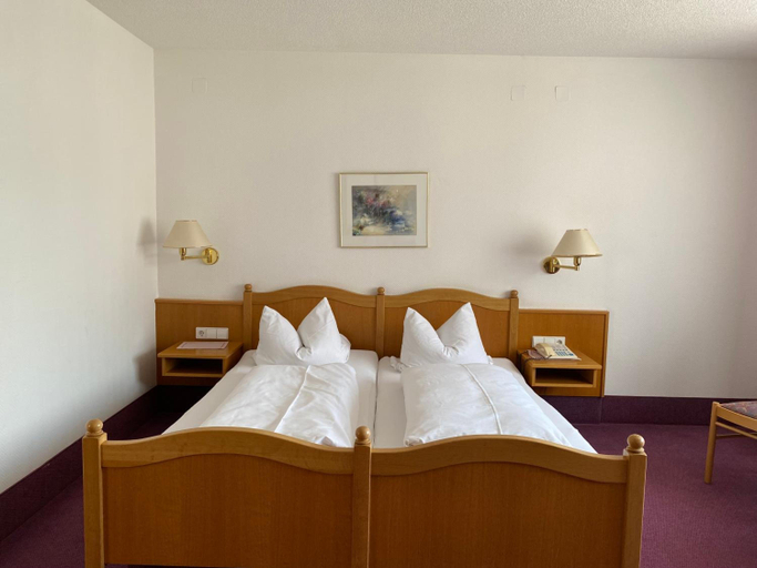 Bedroom 3, Hotel Restaurant Zum Loewen, Waldshut