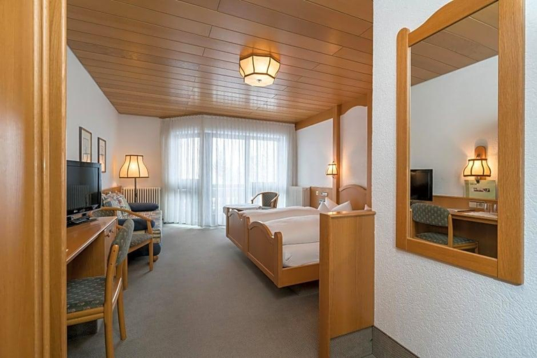 Bedroom 3, Hotel Krone, Alb-Donau-Kreis