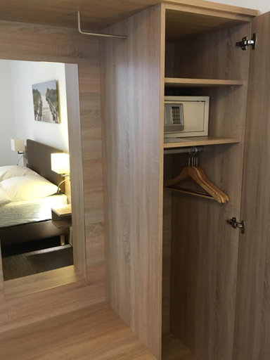Bedroom 5, Businessinn De Aparthotel Bremerhaven, Bremerhaven