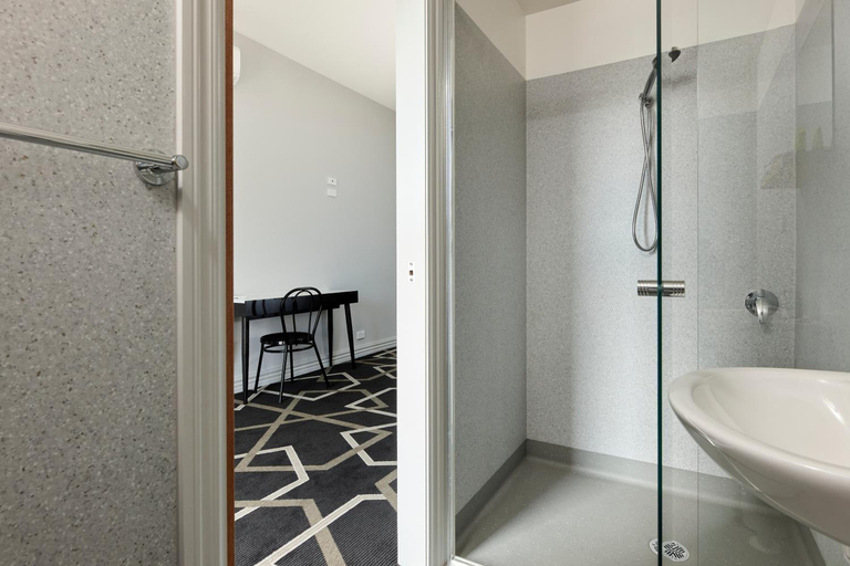 Bathroom 1, Sports Garden Hotel, Launceston - Pt B