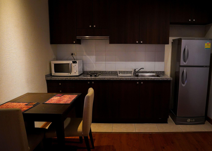 Room 2, Siam Bright Suite, Khlong Toey