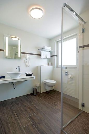 Bathroom 5, Landhotel Kristall, Westerwaldkreis