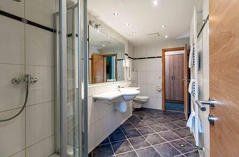 Bathroom 4, Hotel Schwan, Bayreuth