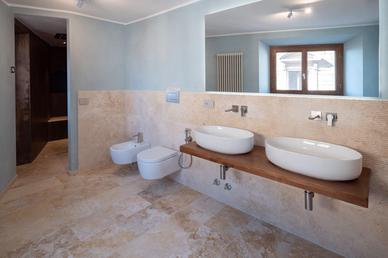 Bathroom 4, Delcorto Suites, Siena