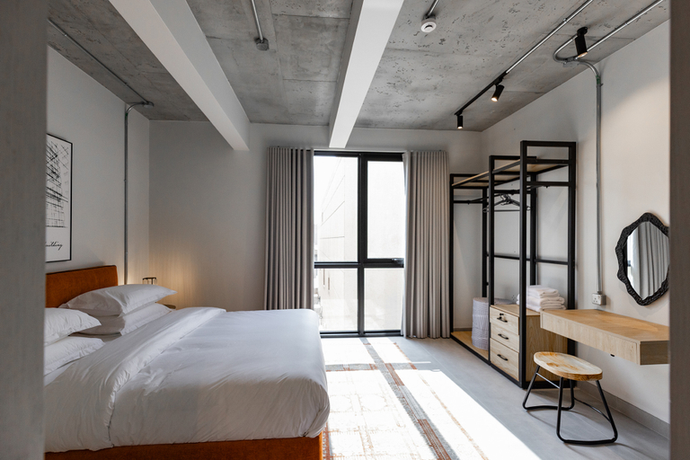 Room 2, C Living 3