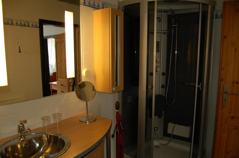 Bathroom 3, Wieting S Hotel, Wittmund