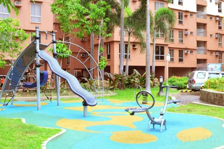 Children's area, Near Manila Airport. Lovely "HOTEL STYLE" Studio Condo, With Kitchenette + Swimming Pool, 7A, Parañaque