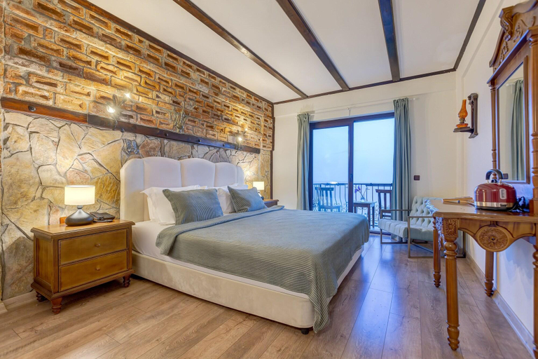 Bedroom 3, Papazlikhan Hotel, Edremit