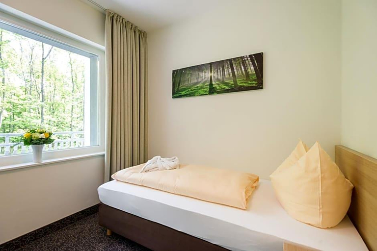 Bedroom 4, Landhotel Kristall, Westerwaldkreis