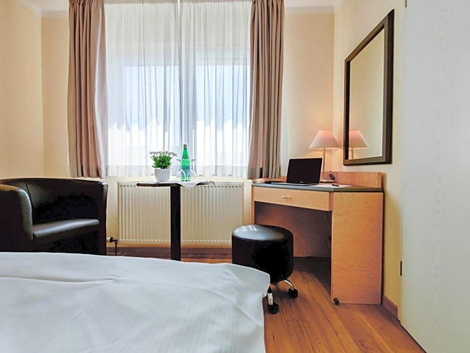 Room 4, Hotel Waghv Useler Hof Gmbh, Karlsruhe