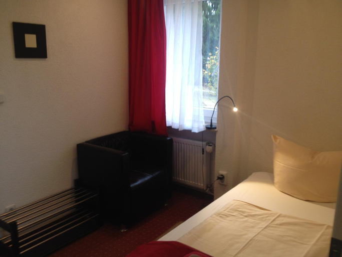 Bedroom 3, Hotel Saarland Lebach, Saarlouis
