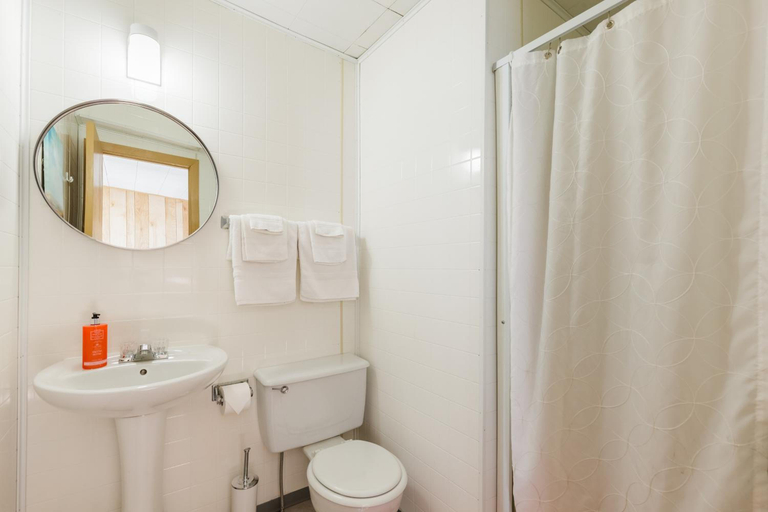 Bathroom 3, Motel Ile D'orleans, L'Île-d'Orléans