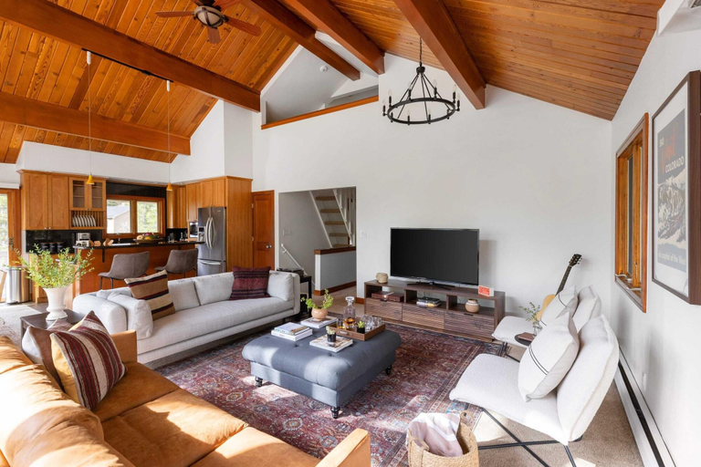 Lobby 5, Bighorn By Avantstay Spacious Ski Cabin W/ Spraw, Eagle
