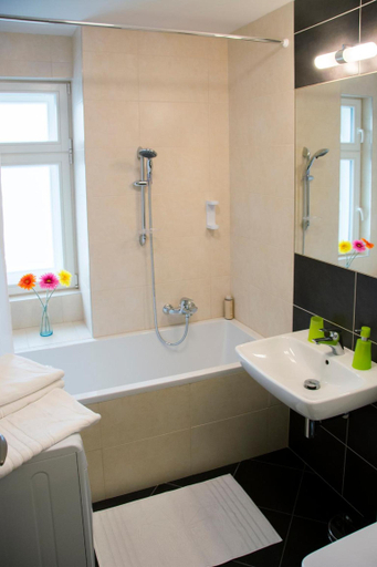 Bathroom 3, Limes Apartments, Praha 8