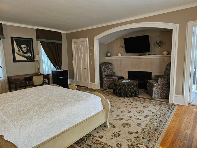Room 2, The Trinity Resort - Scenery, Renfrew