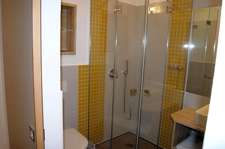 Bathroom 5, Hotel Restaurant Muckensee, Ostalbkreis