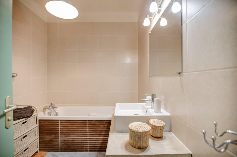 Bathroom 5, Domaine De L Osage, Gard