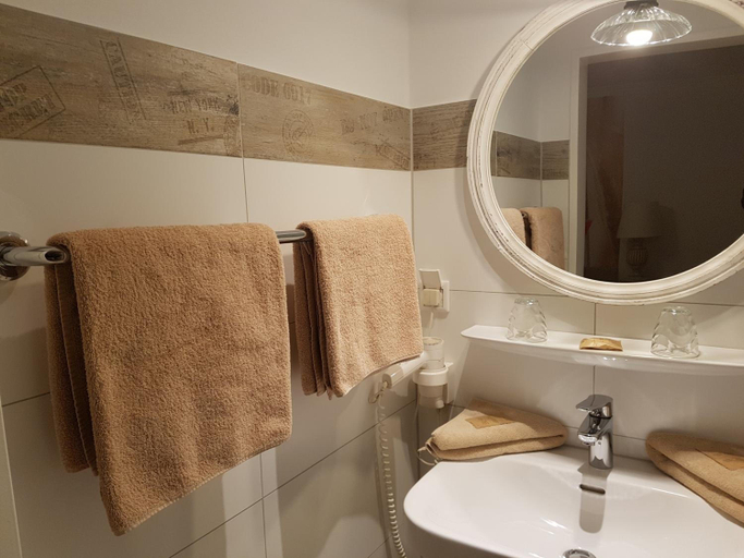 Bathroom 3, Hotel Villa Verde, Düsseldorf