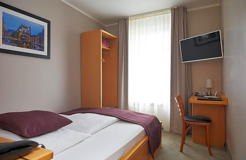 Bedroom 4, Hotel Hafentor, Hamburg