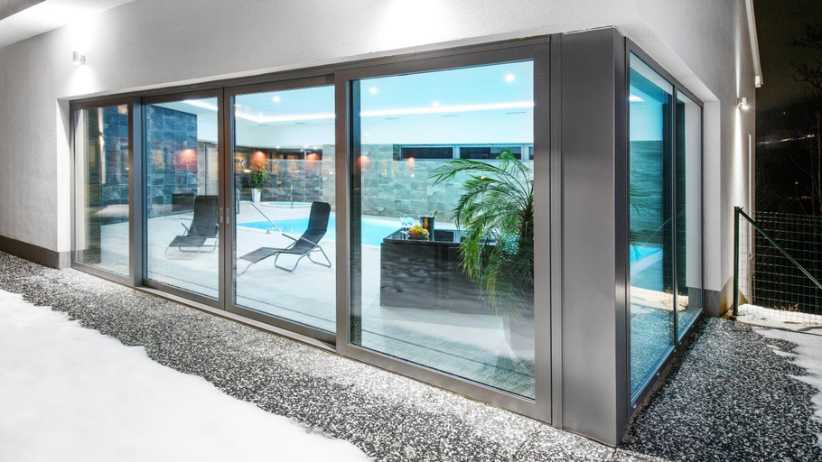 Exterior & Views