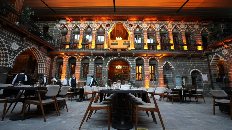 Food & Drinks 5, The Green Park Otel, Merkez