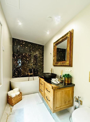 Room 4, The Lovelace Residence, West-Vlaanderen