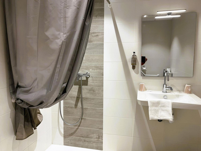 Bathroom, Clair De Lie, Loire-Atlantique