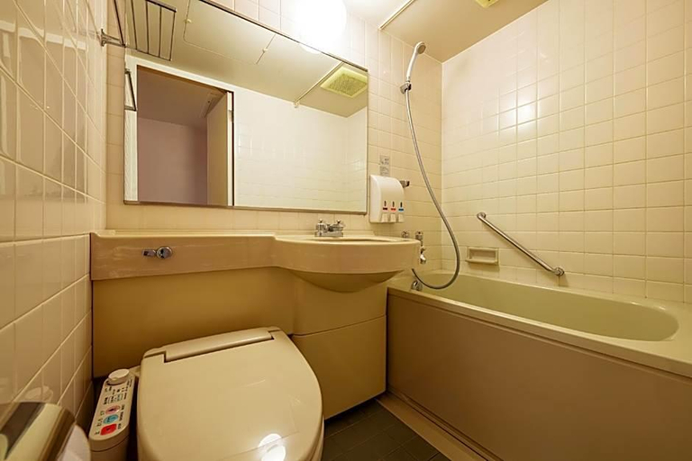 Bathroom 5, Hotel Io Alpheratz, Kasama
