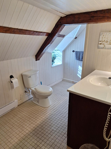 Bathroom 3, Auberge Le P'tit Bonheur, L'Île-d'Orléans