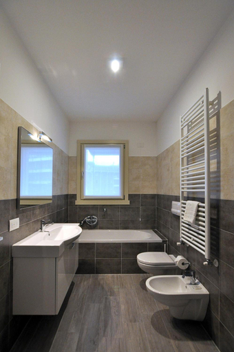 Bathroom 4, Bb Hotels Aparthotel Arcimboldi, Milano