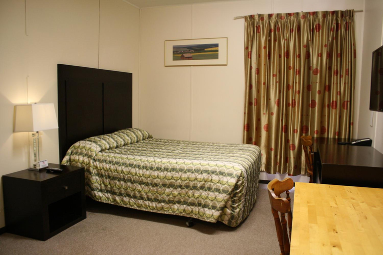 Bedroom 4, Chinook Inn, Division No. 9
