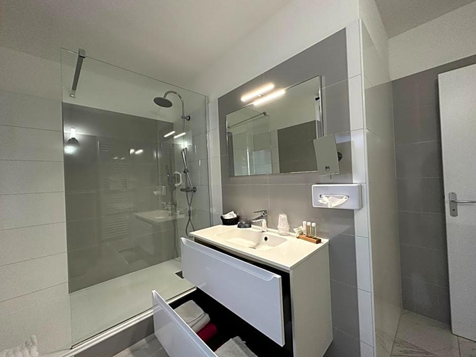 Bathroom 4, Hotel Le Saint Yves, Seine-Maritime