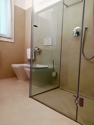 Bathroom 5, Delta Hotel, Milano