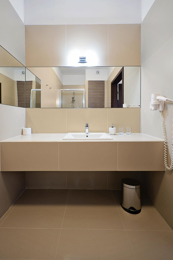Bathroom 4, Forrest Hotel & Restaurant, Zielona