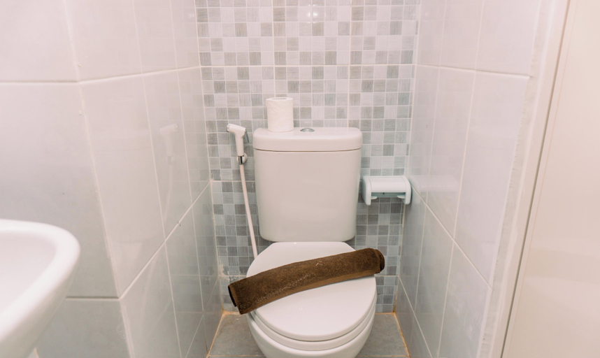 Bathroom 5, Comfy Studio At 30Th Floor Tokyo Riverside Pik 2 Apartment, Tangerang