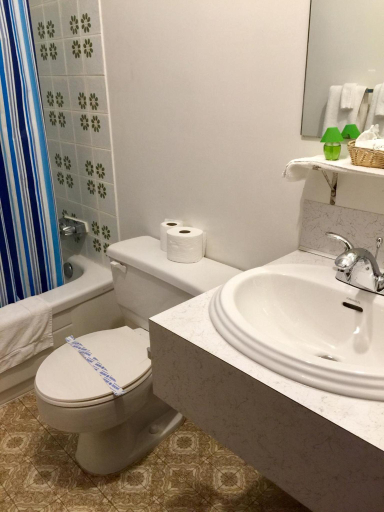 Bathroom 3, Villagers Inn, Kootenay Boundary