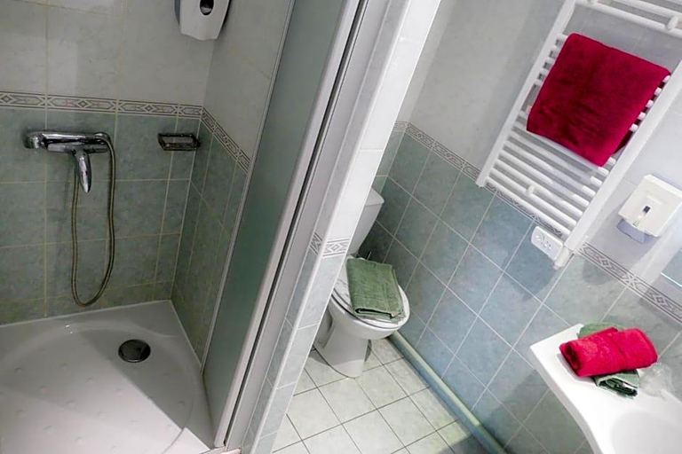 Bathroom 4, Hv¥tel Jean Xxii, Lot