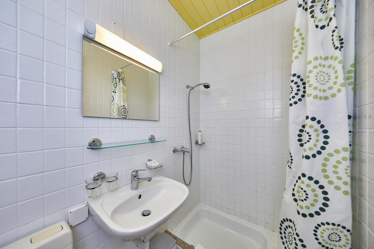 Bathroom 5, Hotel Rotes Haus, Brugg