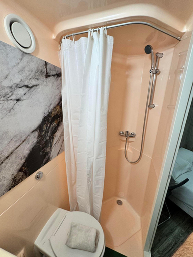 Bathroom 3, Class'eco Chambly, Oise