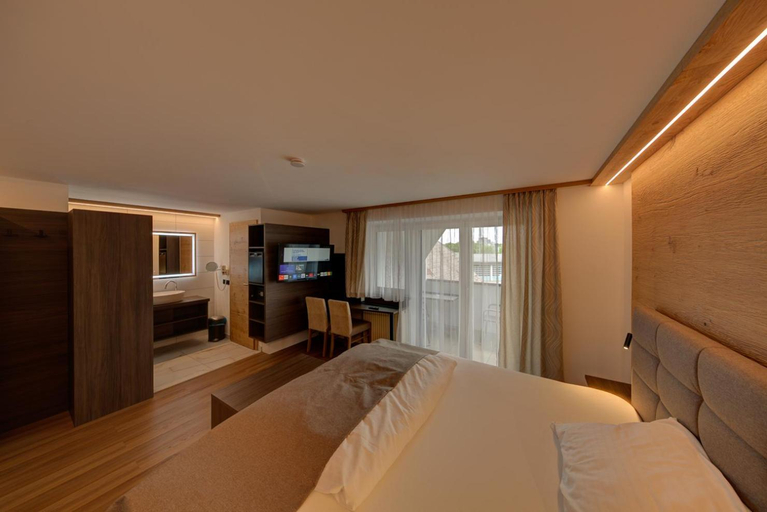 Bedroom 1, Hotel Leimer Brv U, Vöcklabruck