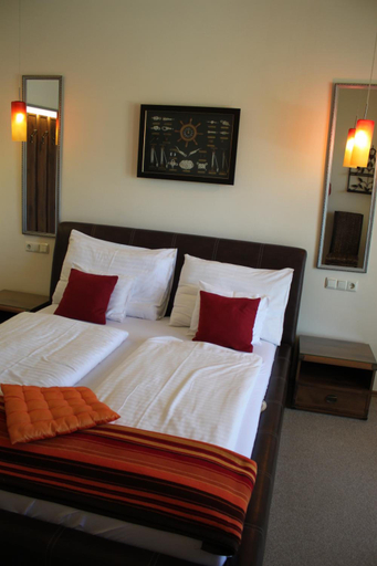 Bedroom 2, Hotel Al Faro Lodge Am See, Neusiedl am See