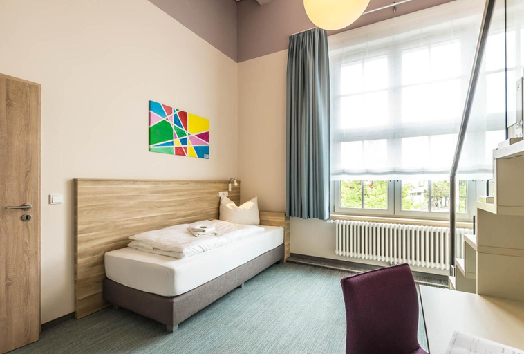 Bedroom 3, Schumanns Garten, Burgenlandkreis