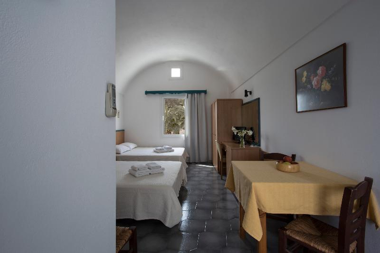 Room 4, Sunrise Studios In Perissa, South Aegean