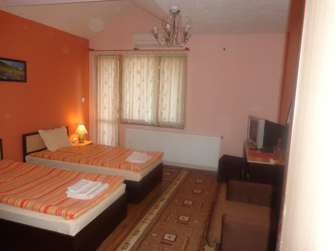 Bedroom 3, Kestenite Family Hotel, Samokov