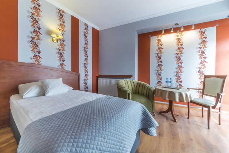 Bedroom 2, Hotel Doris, Oborniki